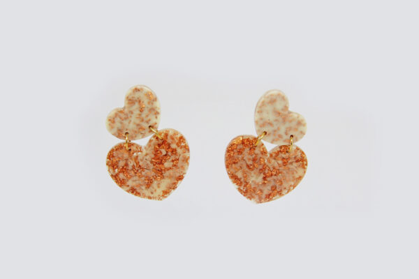 Aretes Corazón Beige & Oro Rosa. Colección “Marina"